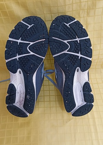 42.5 Beden 42.5 numara orjinal NEW BALANCE 2002 spor ayakkabı.