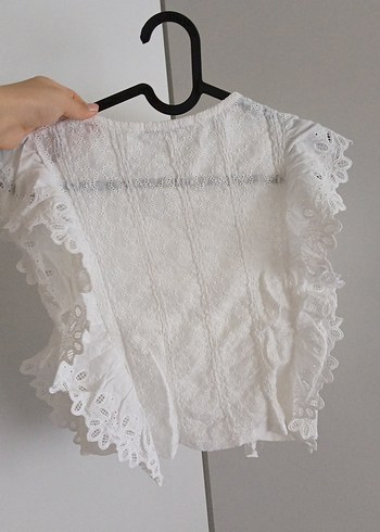 Pull and Bear Beyaz Fırfırlı Dantelli Kadın Bluz