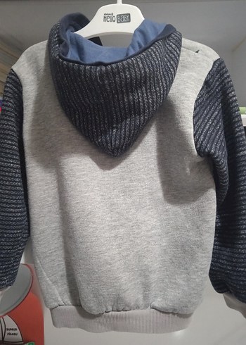 Gri Kapüşonlu Erkek Çocuk hirka - Görsel 5