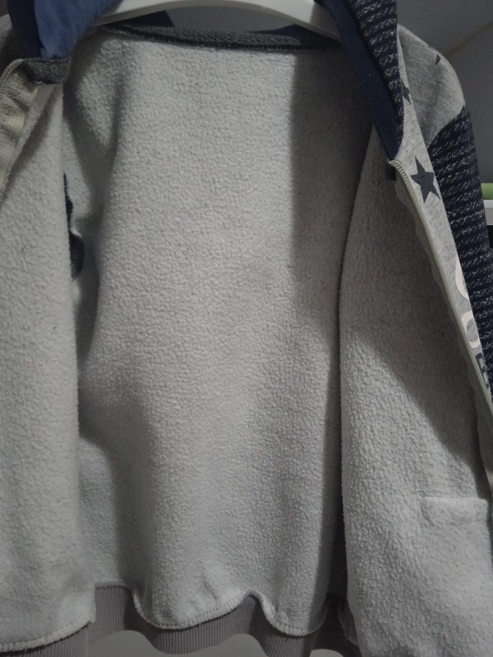 Gri Kapüşonlu Erkek Çocuk hirka - Görsel 3