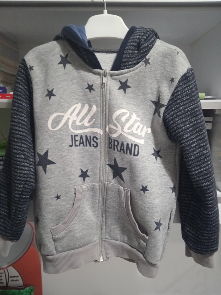 Gri Kapüşonlu Erkek Çocuk hirka - Görsel 2