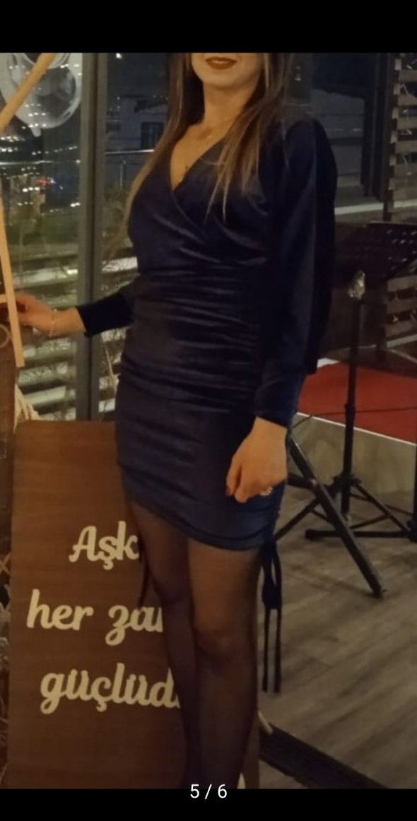 Siyah Mini V Yaka Yılan Desenli Elbise - Görsel 2