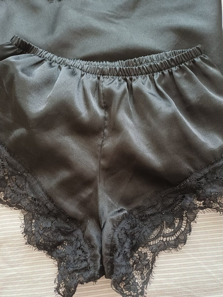 Siyah Dantel Detaylı Kısa Askılı Pijama Takımı - Görsel 2