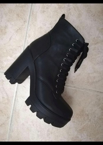 39 Beden Siyah Suni Deri Goth Topuklu Kadın Bot
