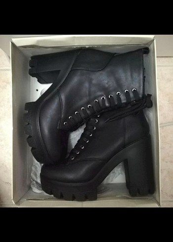 Siyah Suni Deri Goth Topuklu Kadın Bot
