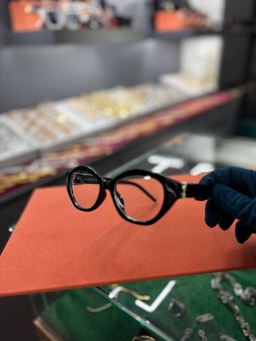 ? Yves Saint Laurent İthal imaj gözlüğü