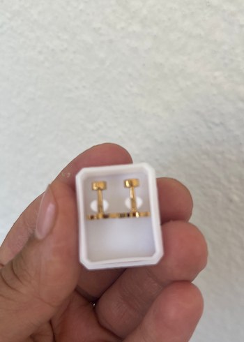 Minimalist Altın Renk Erkek Küpeleri - Görsel 3