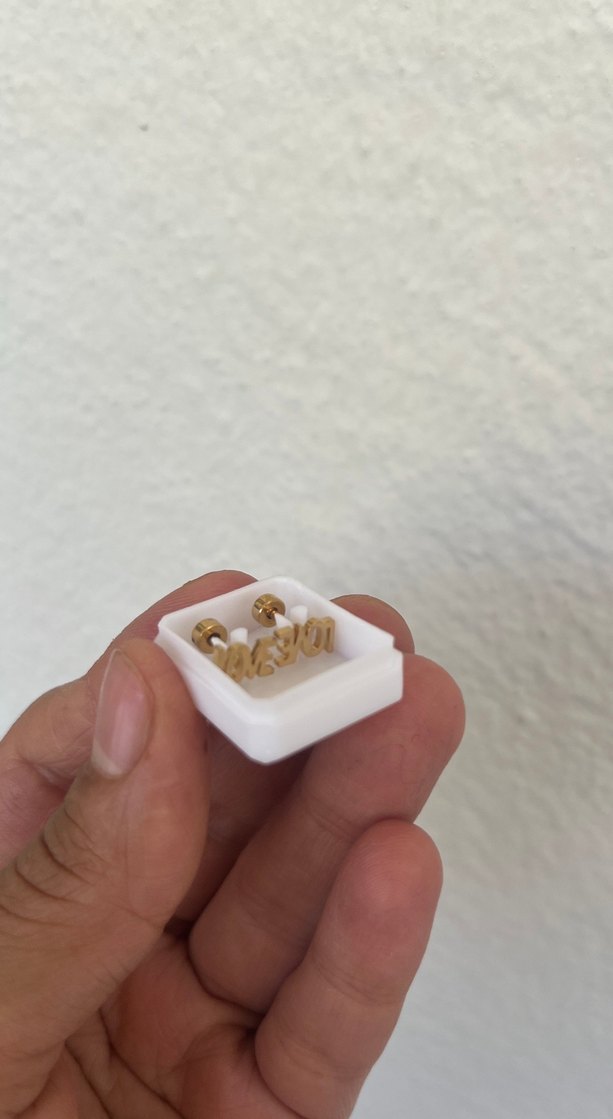 Minimalist Altın Renk Erkek Küpeleri - Görsel 2