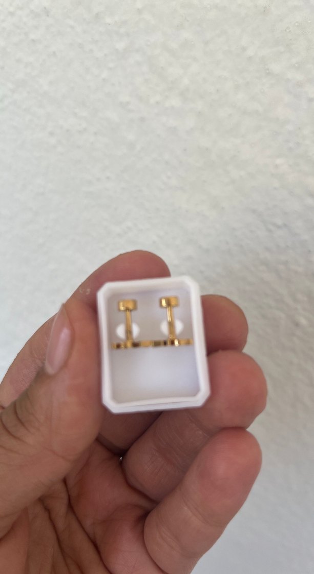 Minimalist Altın Renk Erkek Küpeleri - Görsel 3