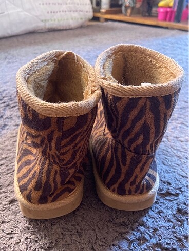 H&M Ugg bot