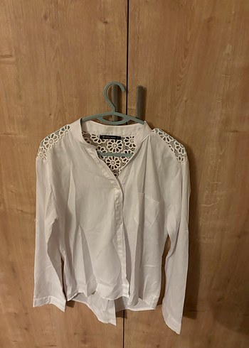 Beyaz Arkası Desenli Kadın Gömlek - Görsel 2