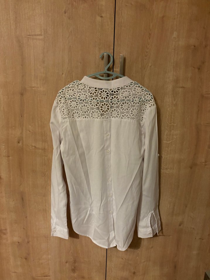 Beyaz Arkası Desenli Kadın Gömlek - Görsel 3