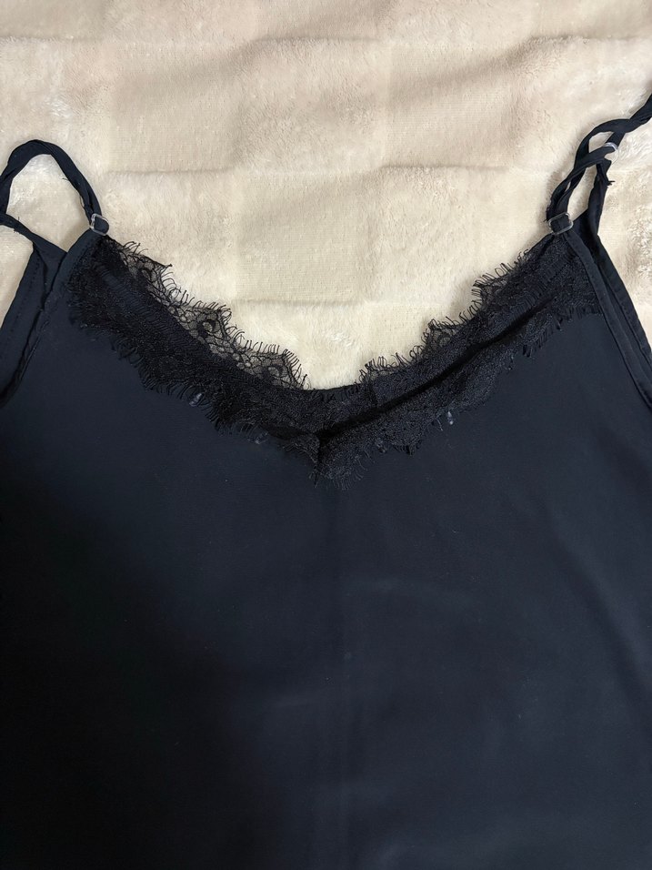 Dantel Detaylı Siyah V Yaka Kadın Atlet - Görsel 3