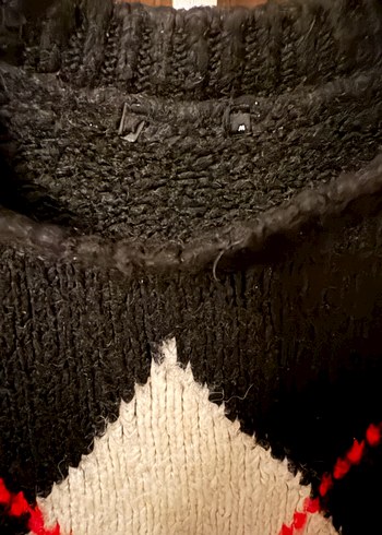 Siyah Yünlü Kadın Kazak - Görsel 3