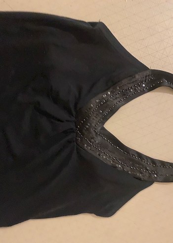 Siyah V Yakalı Parlak Gotik Kadın Atlet