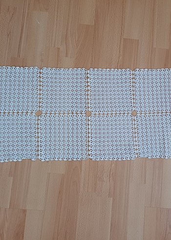 El Yapımı Beyaz Dantel Masa Örtüsü