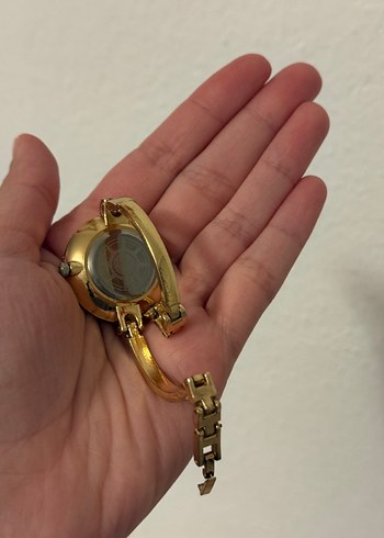 Swatch Altın Renkli Modern Klasik Kadın Saati