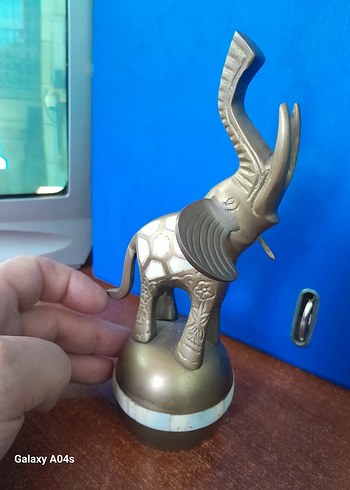 Gri Fil Figürü..bronz. ve. sedef. güzel bir çalışma 18 cm..