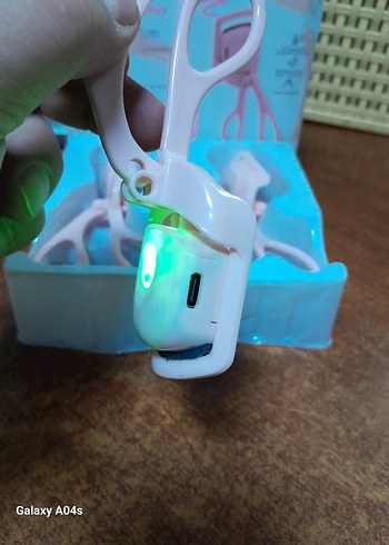 Beyaz Kirpik Kıvırıcı..makinesi.  3.  adet mevcut - Görsel 9