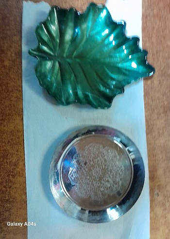 Yeşil Parlak Yaprak Şekilli Tabak.cam. ve.  metal.  Sanatı - Görsel 2