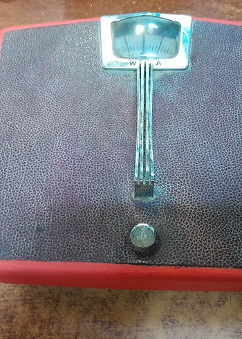 Gri Mekanik Tartı Terazisi..kondisyon u düzgün metal..görseligzl