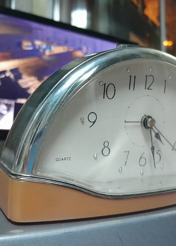 Beden Renkli Mavi Masa Saati.orjinal..görseli güzel