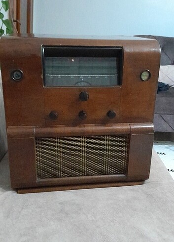 İngiliz. Mali.. antika..radyo. çalışıyor. 