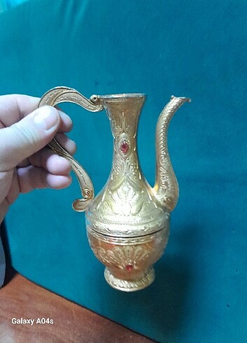 .çiçek nakışlı..görseli güzel..kondisyon u düzgün