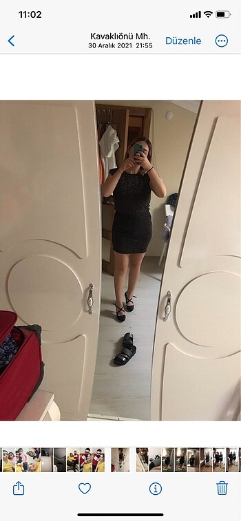 Kısa parıltılı sırt dekolteli gece elbisesi