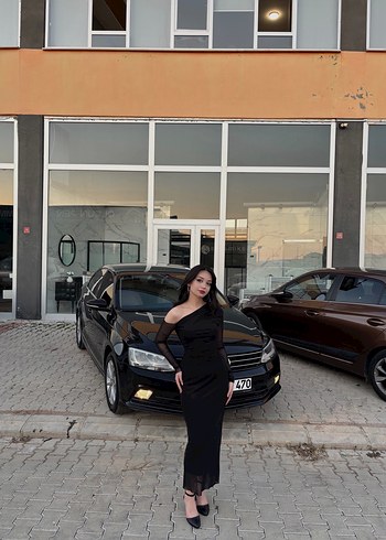 36 Beden Şeffaf Kollu Siyah Straplez Midi Elbise