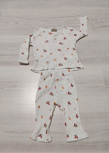 Uzun Kollu, Pileli Beyaz Bebek Kız Takımı