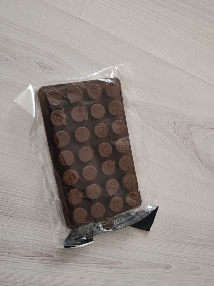 Silikon EMOJİ CIKOLATA buz kahve kalıbı - Görsel 2