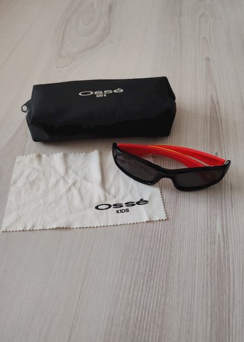 Erkek Çocuk Kırmızı Esnek Çerçeveli Güneş Gözlüğü - Görsel 2