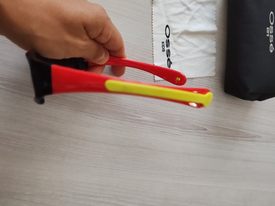 Erkek Çocuk Kırmızı Esnek Çerçeveli Güneş Gözlüğü - Görsel 5