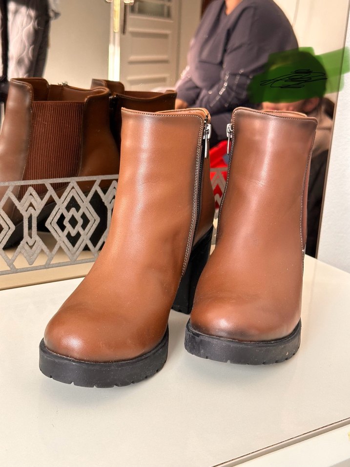 Kahverengi Deri Kadın Topuklu Bot - Görsel 2