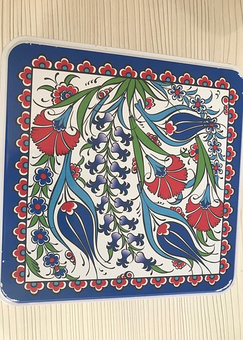 Beden Renk Çiçek Desenli Çok Renkli Metal kutu