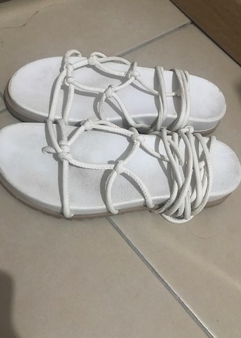 40 Beden Beyaz Minimalist Kadın Dolgu Topuklu Sandalet