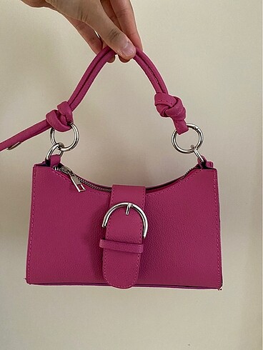 Pembe çanta