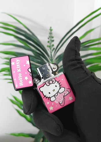 Diğer Pembe Hello Kitty Desenli Zippo Çakmak