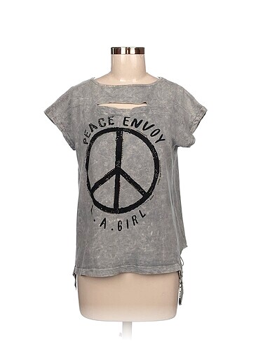 Diğer T-shirt %70 İndirimli.
