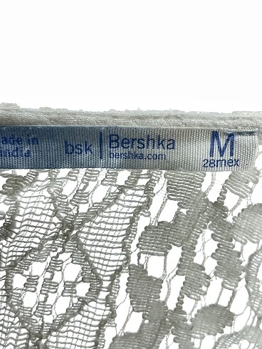 m Beden beyaz Renk Bershka Kısa Tulum %70 İndirimli.
