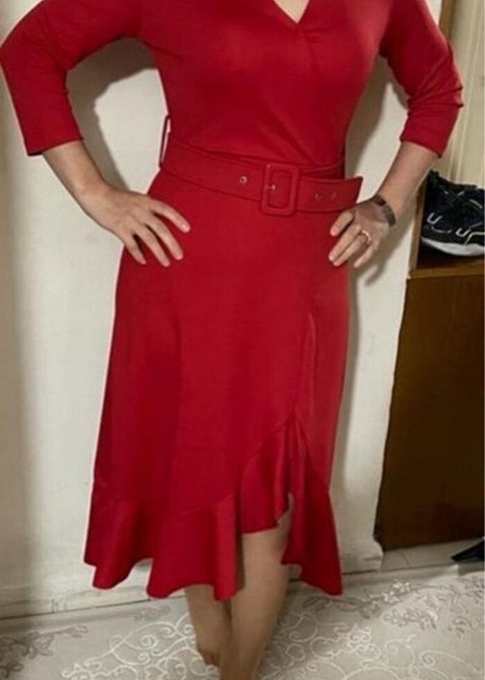 Kadın kırmızı elbise???? - Görsel 2