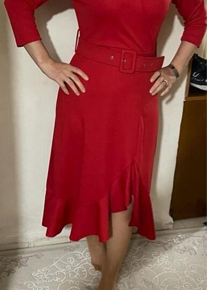 Kadın kırmızı elbise???? - Görsel 3