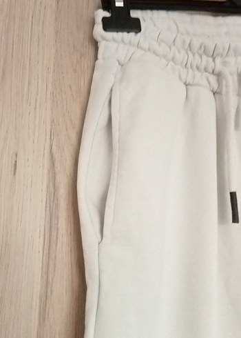 Beyaz Mini Rahat Kesim Kadın Eşofman Altı - Görsel 2