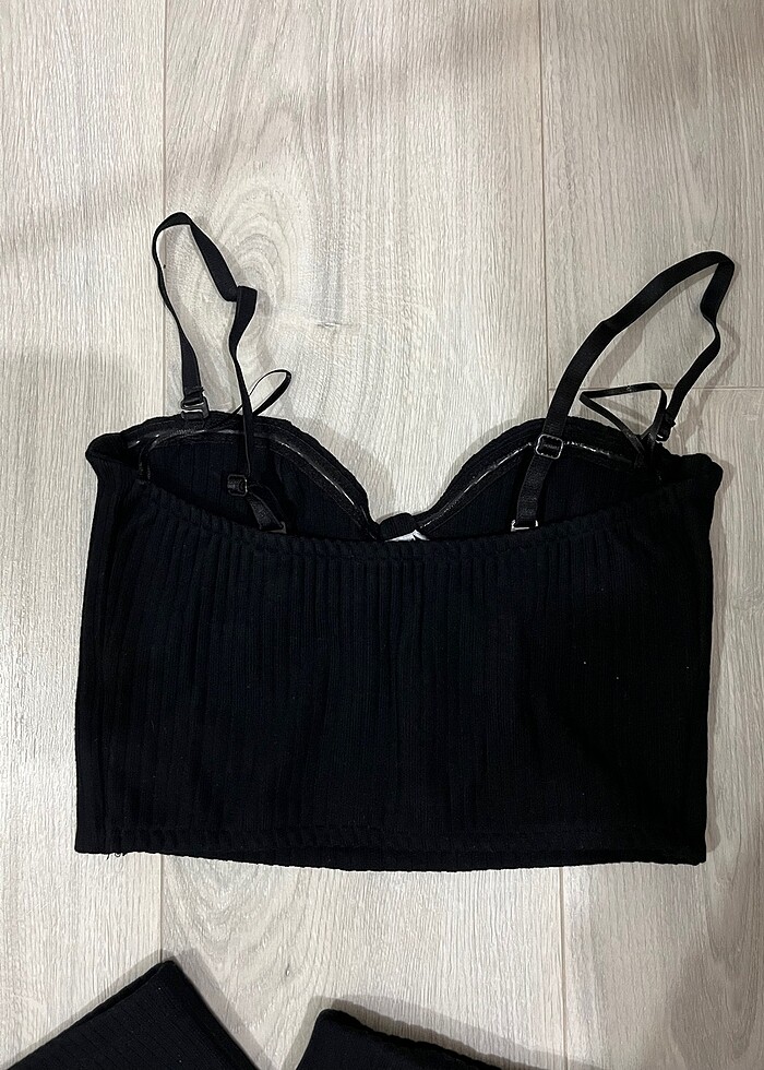 Crop bluz ve etek - Görsel 3