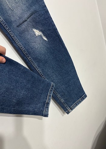 Kadın Mavi Yırtık Bol Kesim Denim Pantolon - Görsel 3