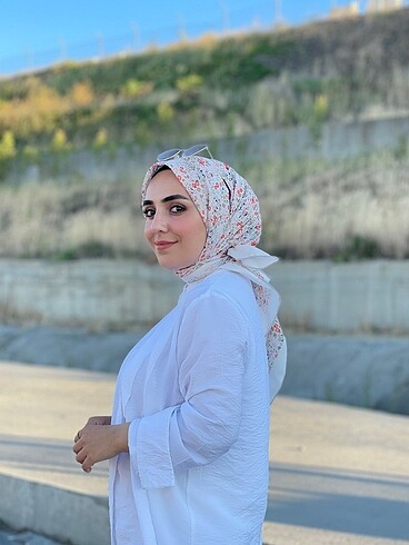 Diğer Çiçekli Eşarp