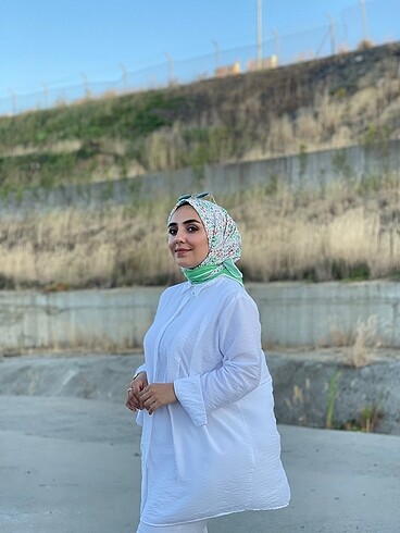 Çiçekli Eşarp