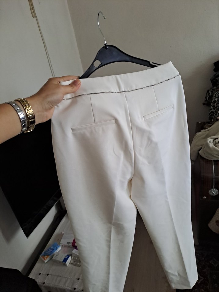 Beyaz Kemerli Kumaş Kadın Pantolon - Görsel 4