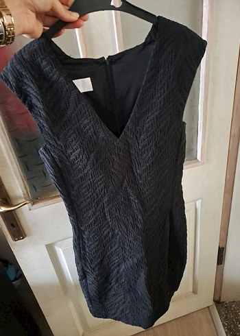 Siyah Piliseli V Yakalı Midi Elbise - Görsel 2